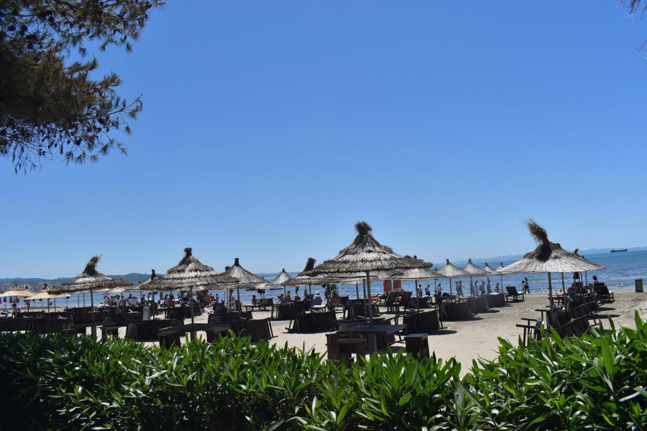 Cosmo Beach Hotel Дуррес Экстерьер фото