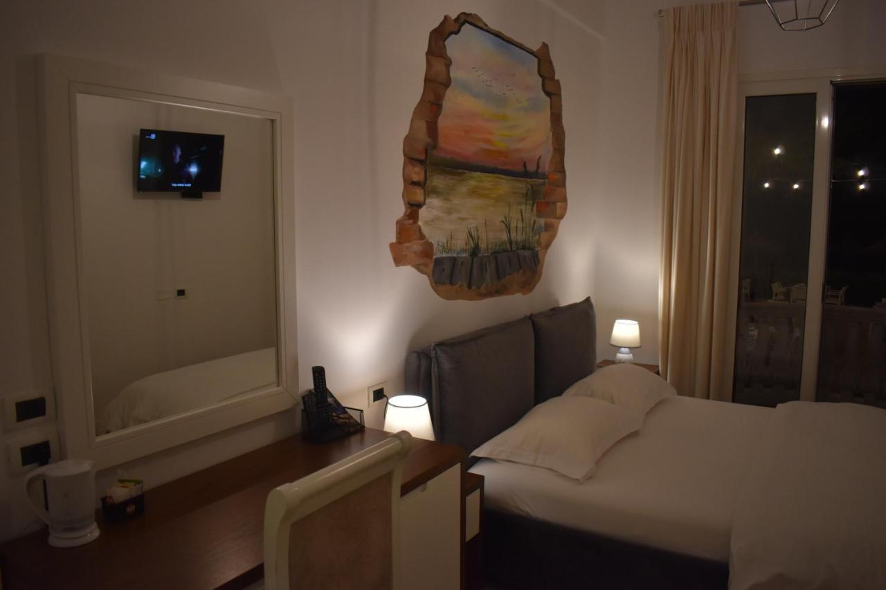 Cosmo Beach Hotel Дуррес Экстерьер фото