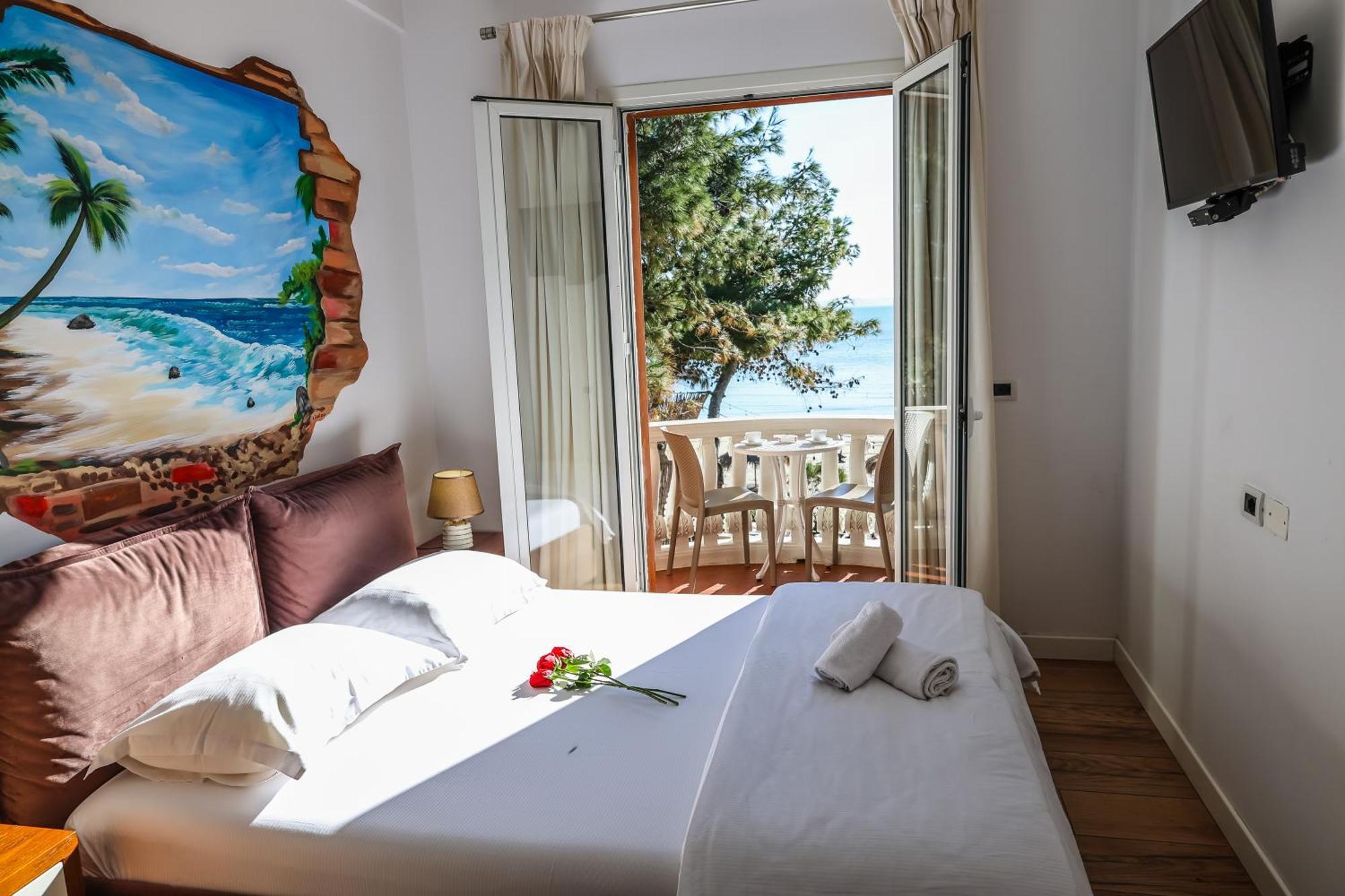 Cosmo Beach Hotel Дуррес Экстерьер фото