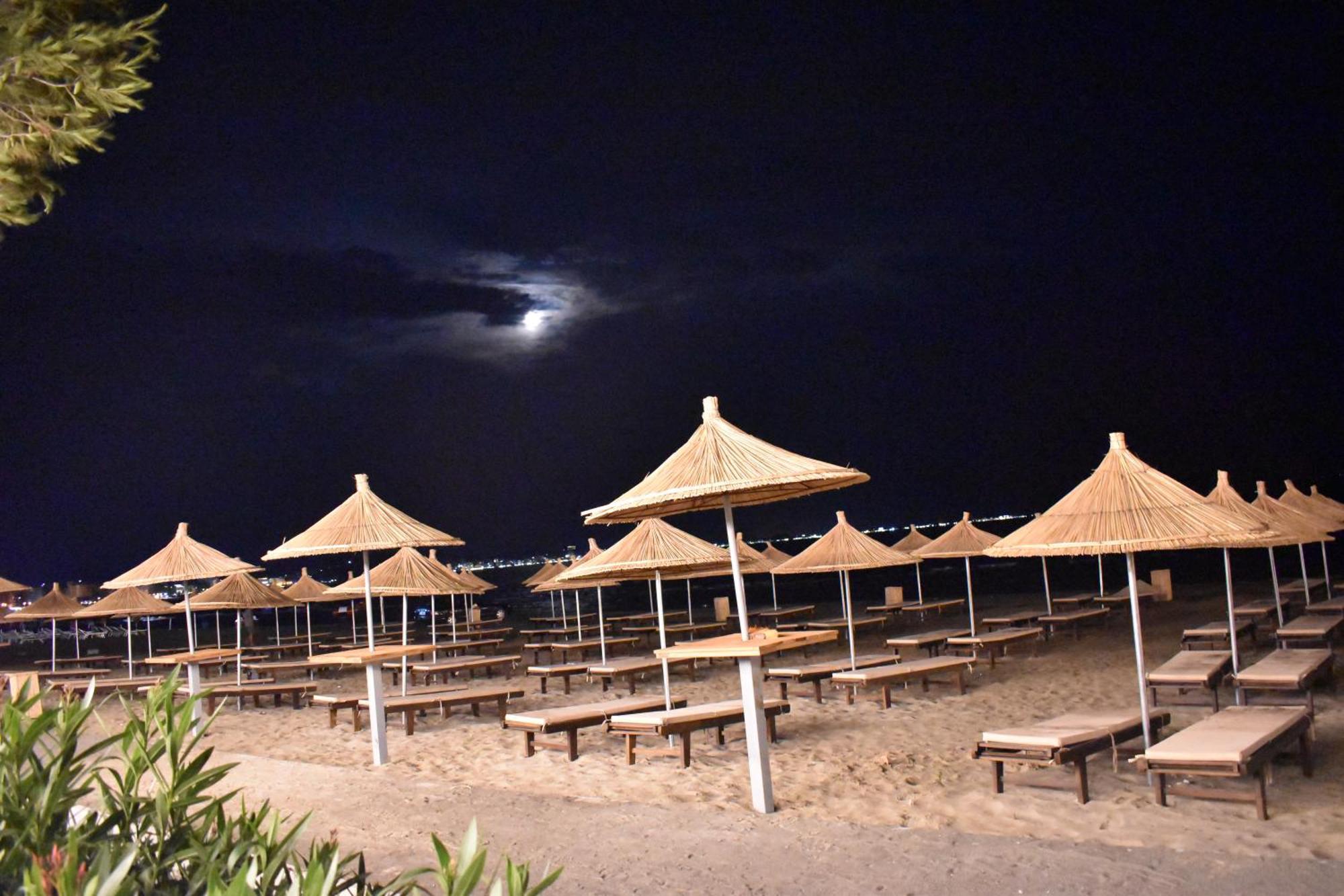 Cosmo Beach Hotel Дуррес Экстерьер фото