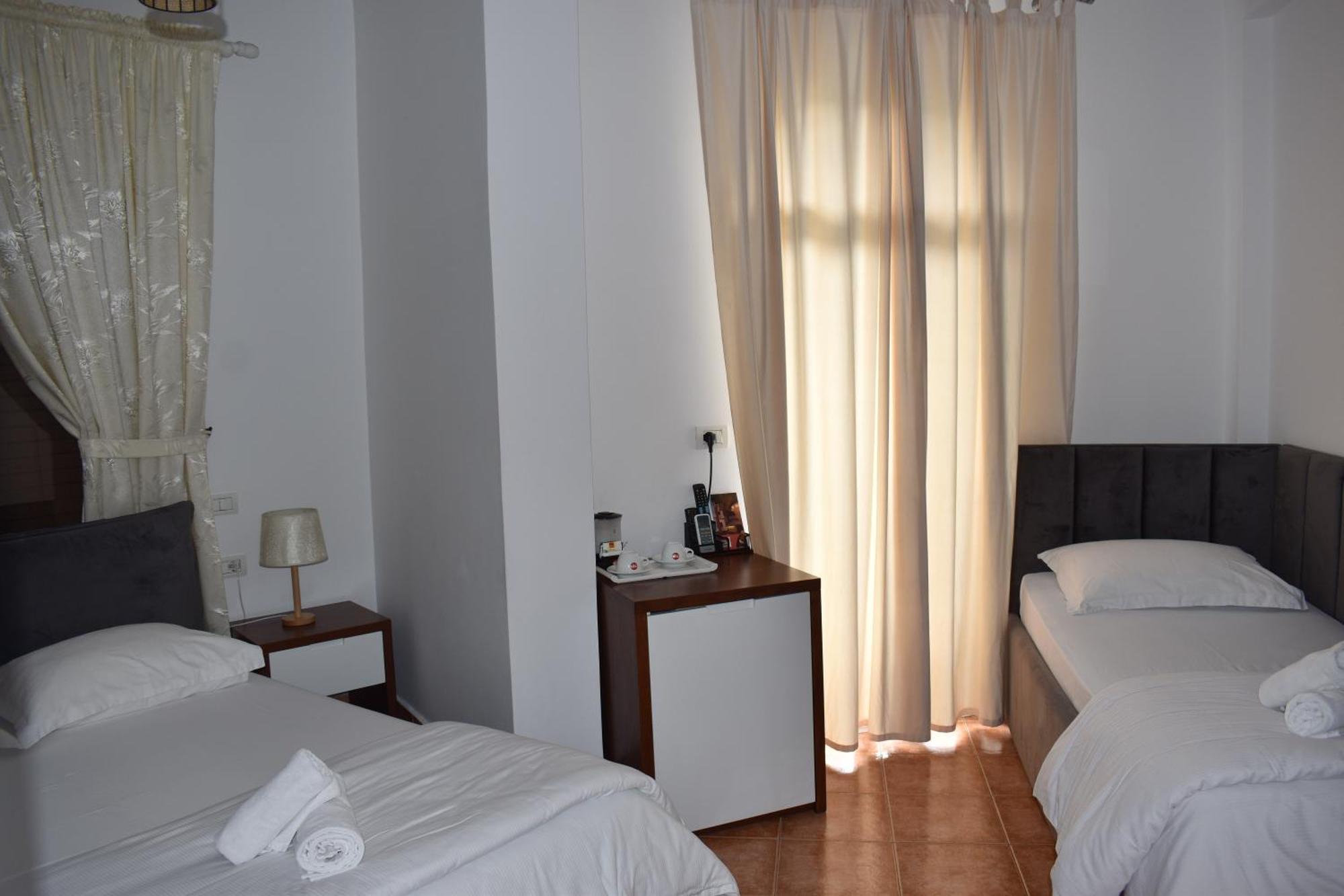 Cosmo Beach Hotel Дуррес Экстерьер фото