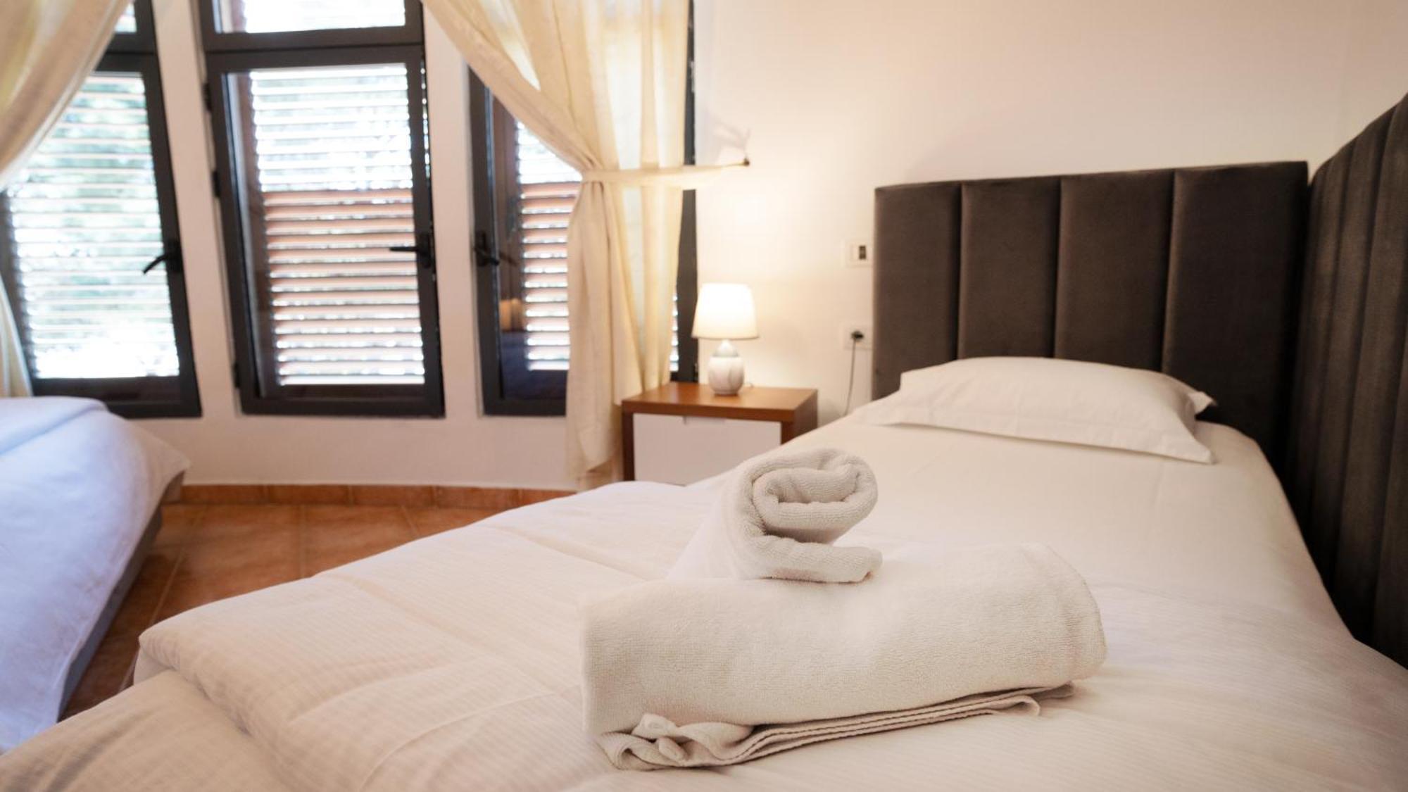 Cosmo Beach Hotel Дуррес Экстерьер фото