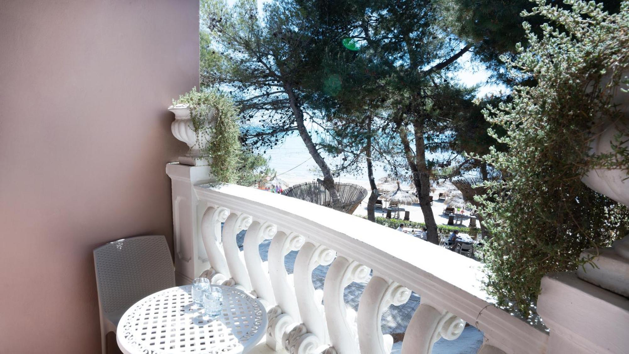 Cosmo Beach Hotel Дуррес Экстерьер фото